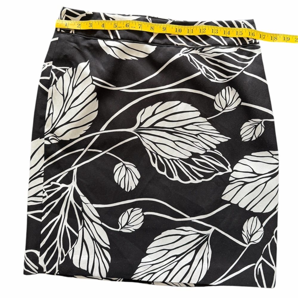 LOFT Black and White Leaf Pattern Mini Skirt NWT - image 4
